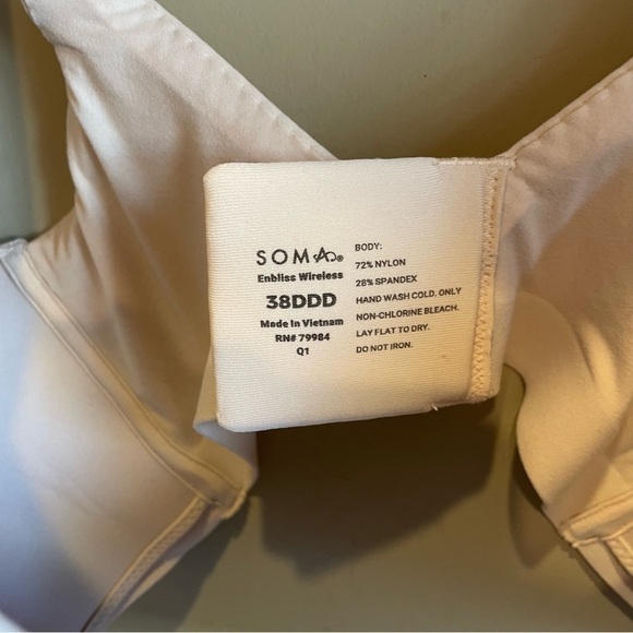 Soma Intimates Enbliss Wireless Bra in Light Nude Color and Black Size 38DDD - Picture 3 of 10